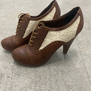 Brown heels with lace